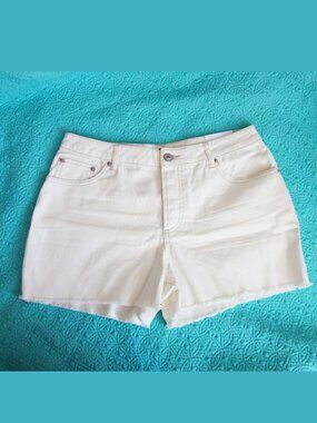 House Of Harlow 1960 High Rise Mom Short button Fly and Frayed Hem (W28) NWT!
